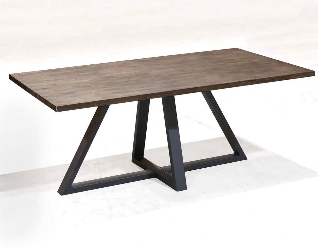 Pyramid Base Table